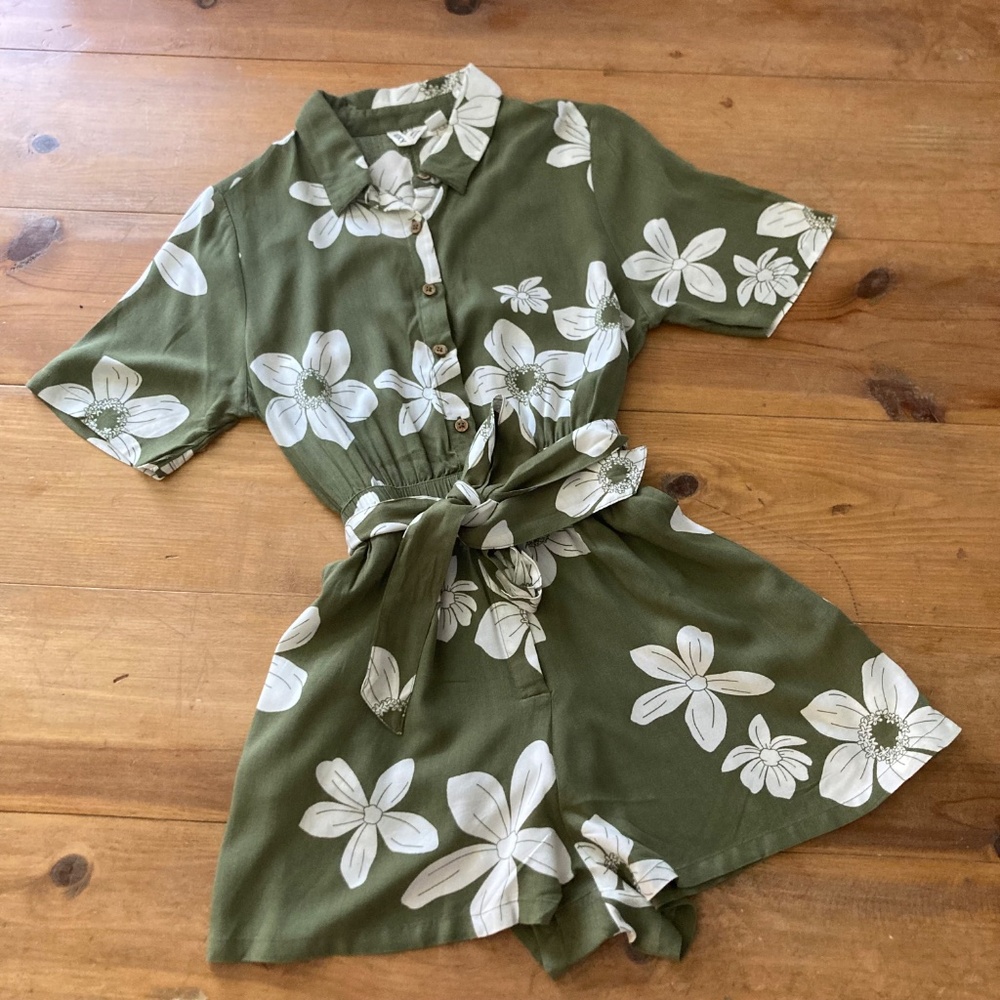 Green Roxy Romper with White Flowers, size XS/S
